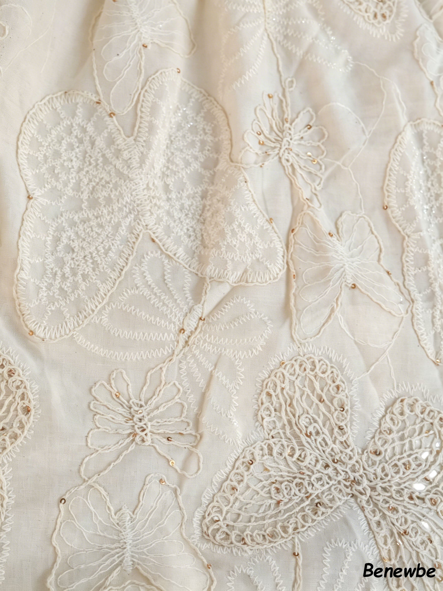 Cream Butterfly Embroidered Lace Shorts, High-Waisted Elastic Waist Scalloped Hem Short Pants